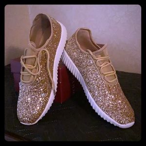 Liliana Gold sparkle glitter sneaker!  11m